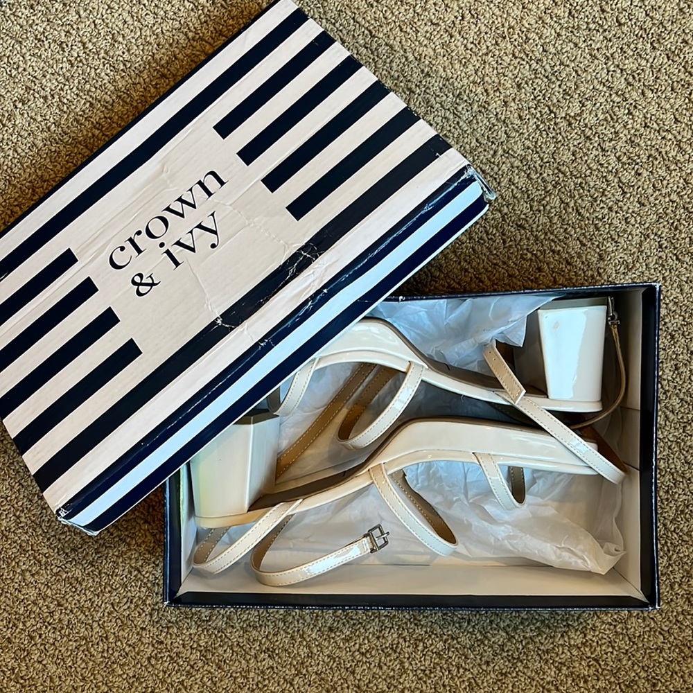 BRAND NEW Crown & Ivy block heel